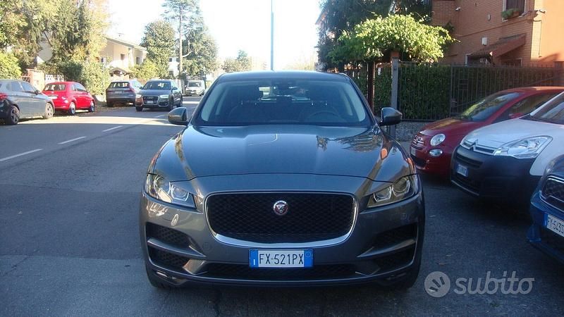 Usata Jaguar F-Pace Prestige 180 CV (132 kW) 2019 Grigio SUV