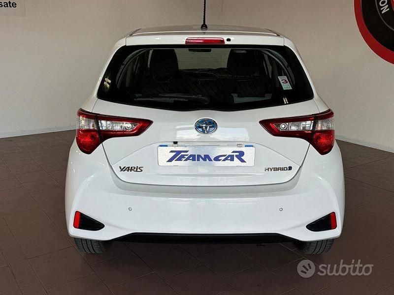 Usata Toyota Yaris Hybrid Business Edition 73 CV (53 kW) 2020 Bianco Berlina