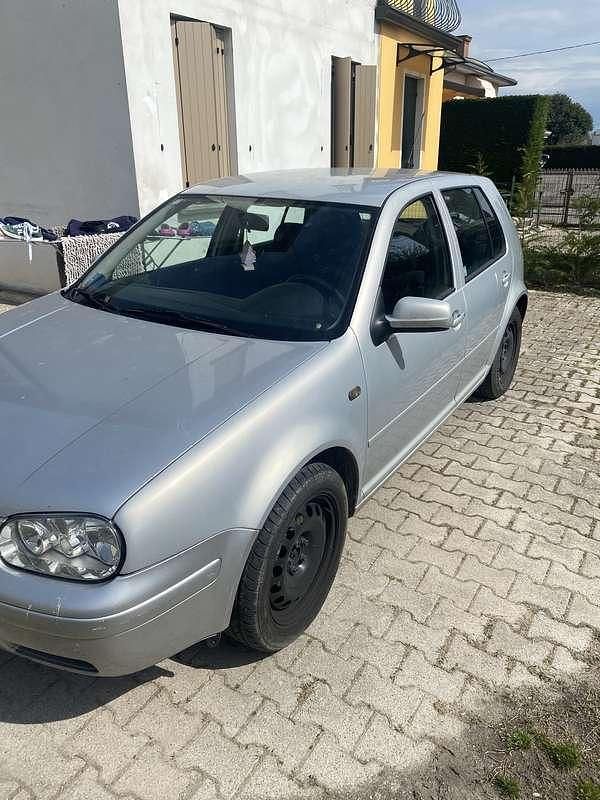 Usata VW Golf IV Highline 110 CV (80 kW) 2000 Berlina