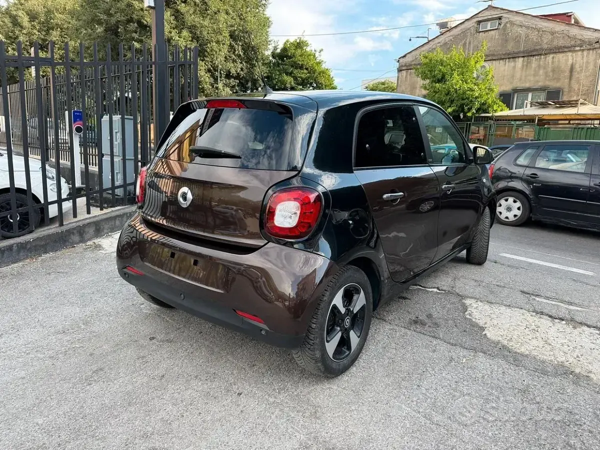 Usata Smart ForFour Passion 90 CV (66 kW) 2018 Marrone Utilitaria