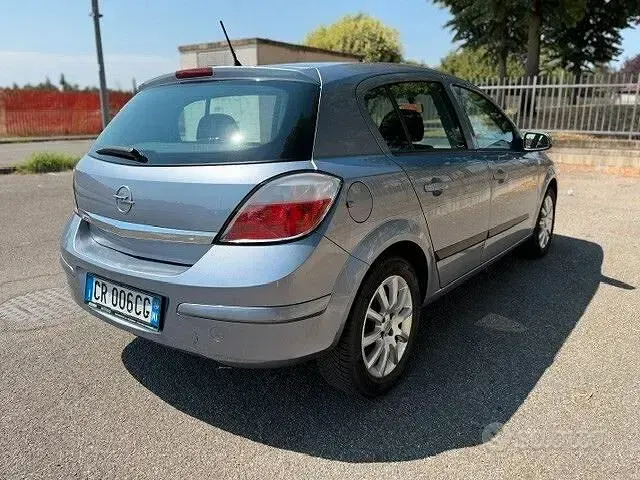 Usata Opel Astra Enjoy 90 CV (66 kW) 2004 Grigio Berlina