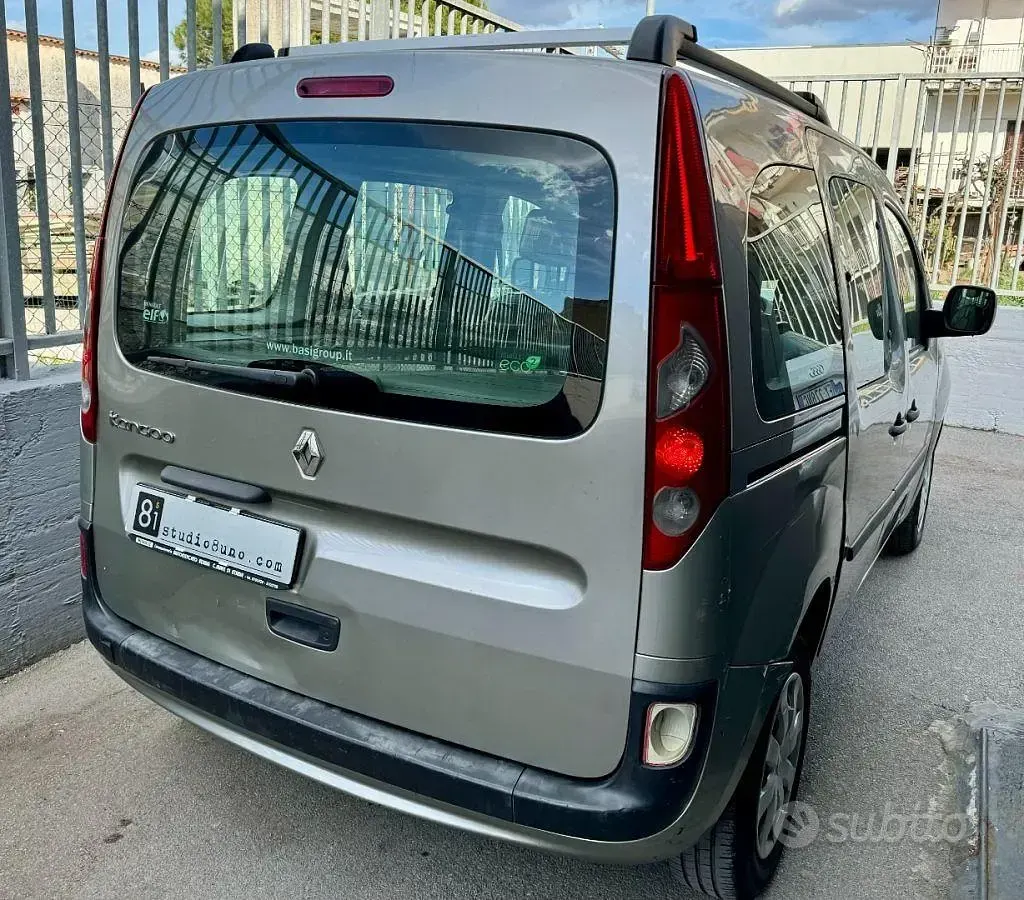 Usata Renault Kangoo 90 CV (66 kW) 2011 Grigio Monovolume