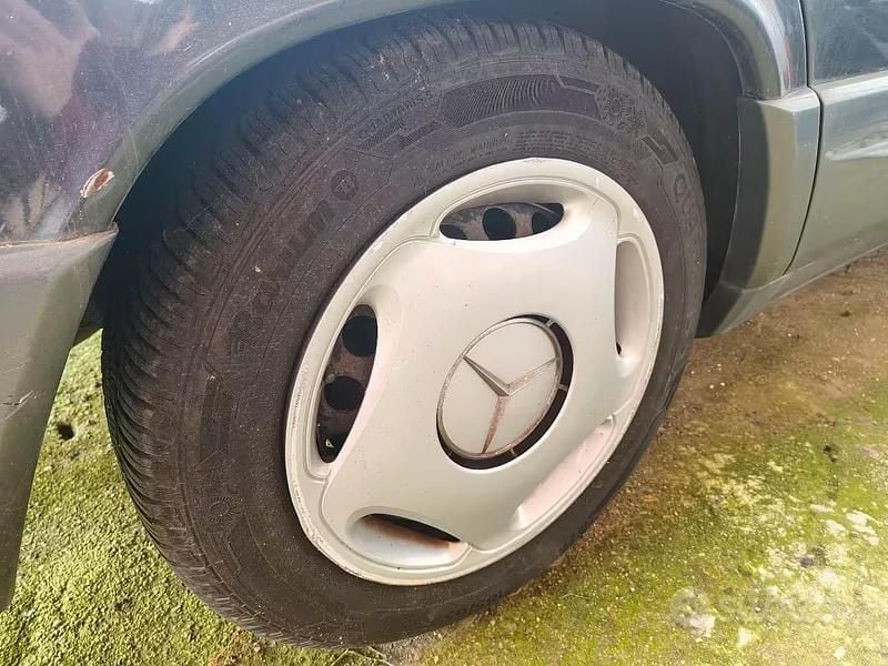 Usata Mercedes 190 1991 Grigio Berlina