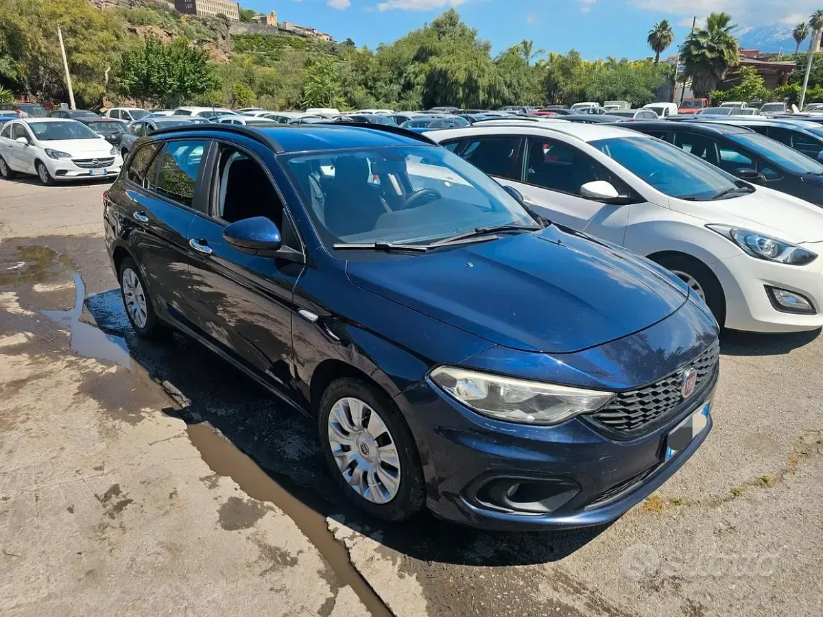 Usata Fiat Tipo Easy 120 CV (88 kW) 2017 Blu Station wagon
