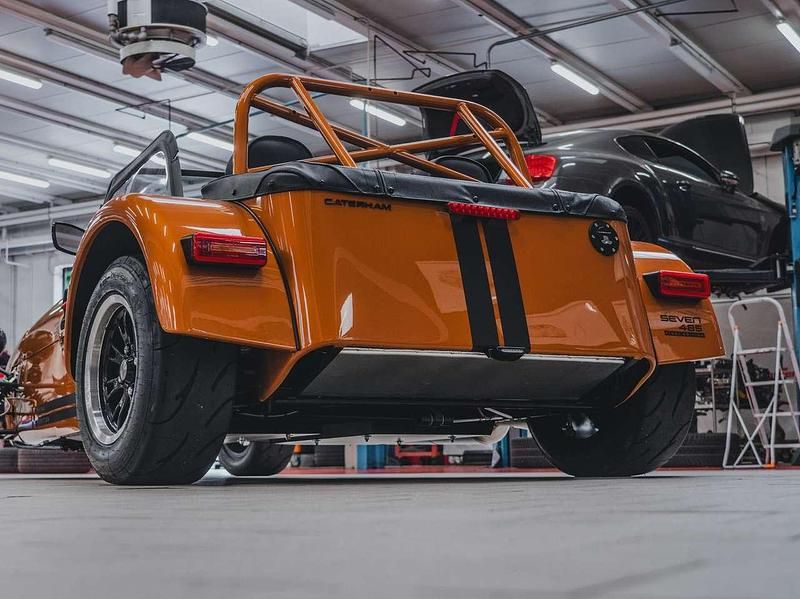 Usata Caterham Seven 228 CV (167 kW) 2025 Golden saffron Cabrio