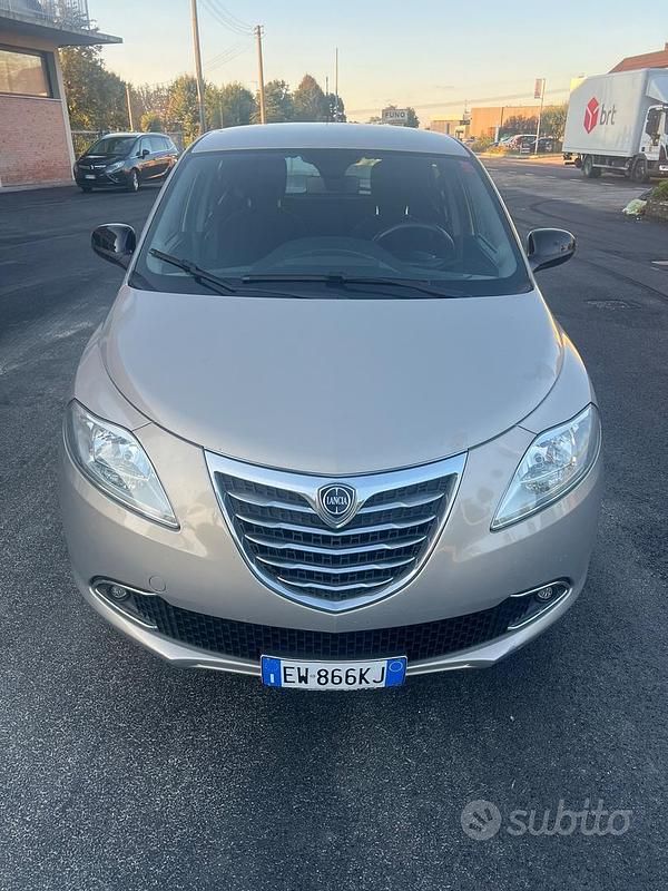Usata Lancia Ypsilon Gold 85 CV (62 kW) 2014 Beige Utilitaria