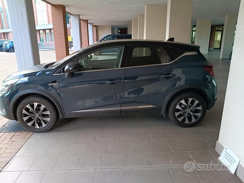 Usata Renault Captur Techno 101 CV (74 kW) 2024 Blu SUV