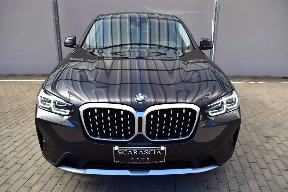 Usata BMW X4 190 CV (139 kW) 2023 Sophisto grey brillant effect SUV
