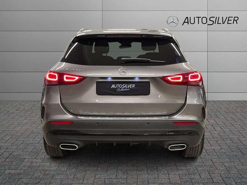 Usata Mercedes GLA200 Premium 150 CV (110 kW) 2022 Grigio montagna / metallizzato SUV