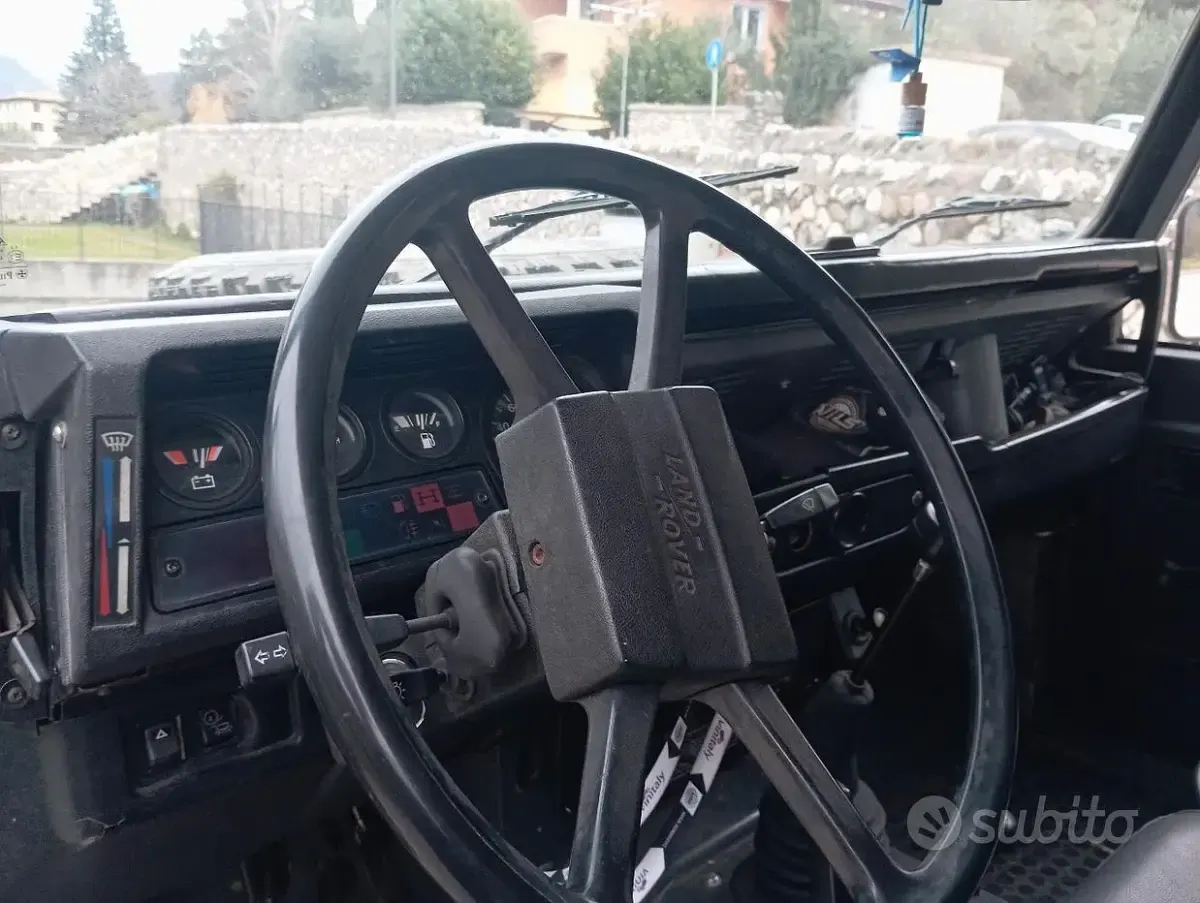 Usata Land Rover Defender 68 CV (50 kW) 1986 Grigio SUV
