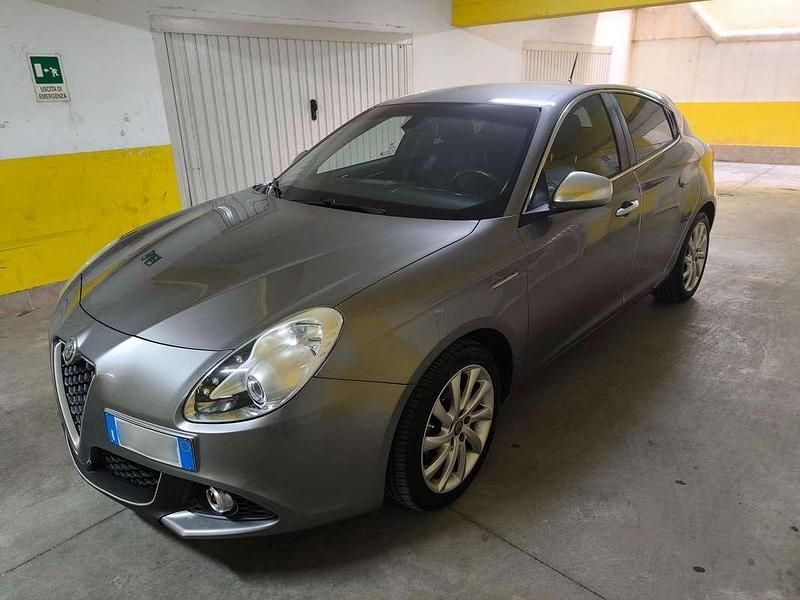 Usata Alfa Romeo Giulietta Exclusive 105 CV (77 kW) 2013 Grigio Utilitaria