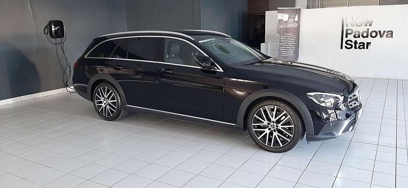 Usata Mercedes E220 All-Terrain Premium 200 CV (147 kW) 2022 Nero Station wagon