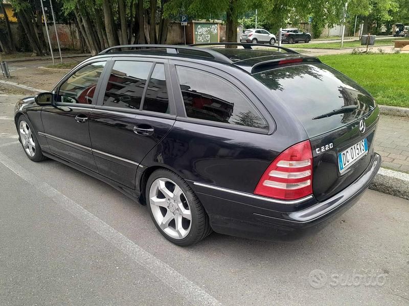 Usata Mercedes C220 150 CV (110 kW) 2006 Blu Station wagon
