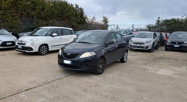 Nero Usata 2019 Lancia Ypsilon Due volumi | 11.500 € (Cara) - Immagine 1/4