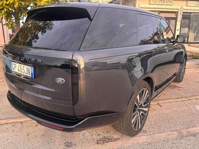 Usata Land Rover Range Rover HSE 249 CV (183 kW) 2023 Carpathian grey SUV