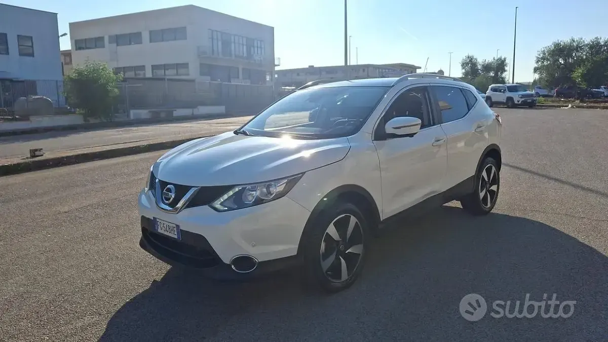 Usata Nissan Qashqai N-Connecta 110 CV (80 kW) 2016 Bianco SUV