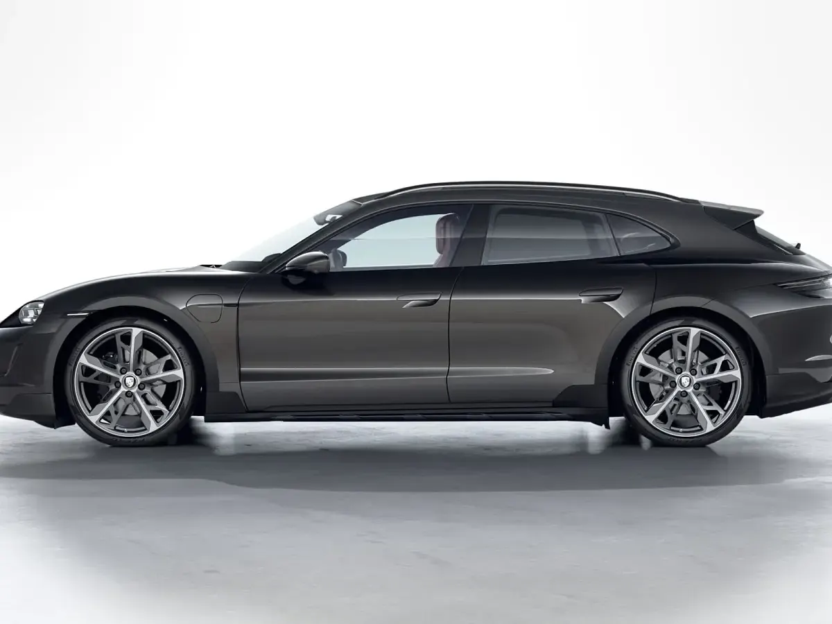 Usata Porsche Taycan 4 Cross Turismo Cross Turismo 139 kW (190 CV) 2023 Grigio vulcano metallizzato Station wagon