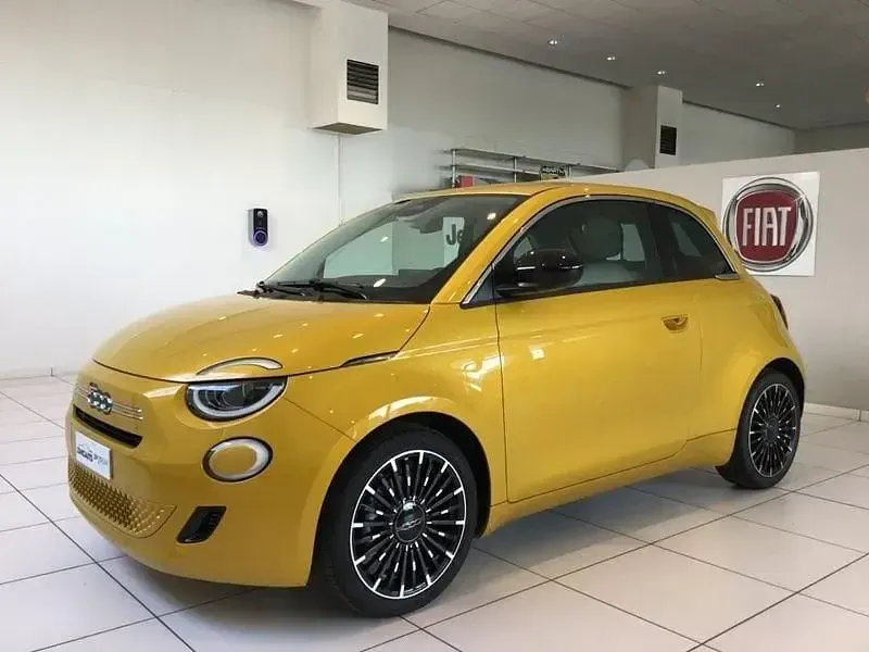 Nuova Fiat 500 Icon 70 CV (51 kW) 2026 Giallo Berlina