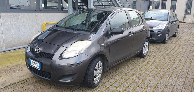Usata Toyota Yaris 2010 Grigio Utilitaria