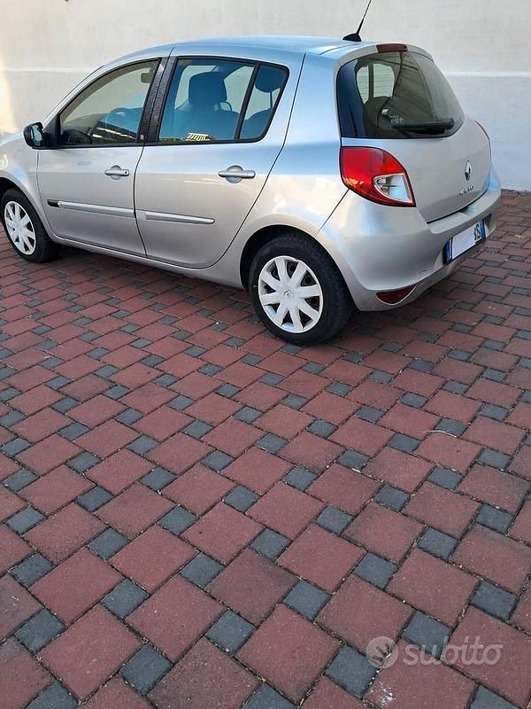 Usata Renault Clio II 75 CV (55 kW) 2011 Grigio Berlina