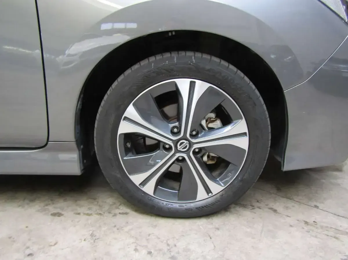 Usata Nissan Leaf Tekna 89 kW (122 CV) 2022 Grigio metallizzato Utilitaria