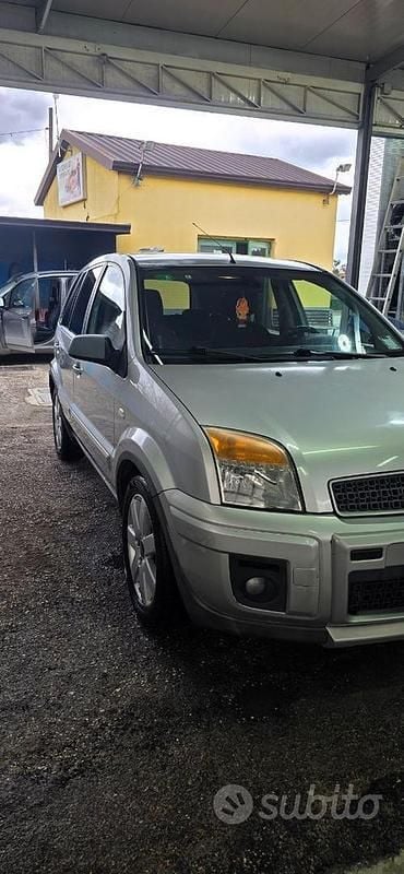 Usata Ford Fusion 68 CV (50 kW) 2008 Grigio Utilitaria