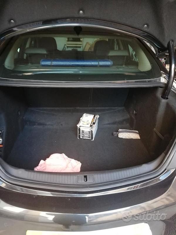 Nero Usata 2016 Opel Insignia Tre volumi | 12.000 € (Molto cara) - Immagine 1/4
