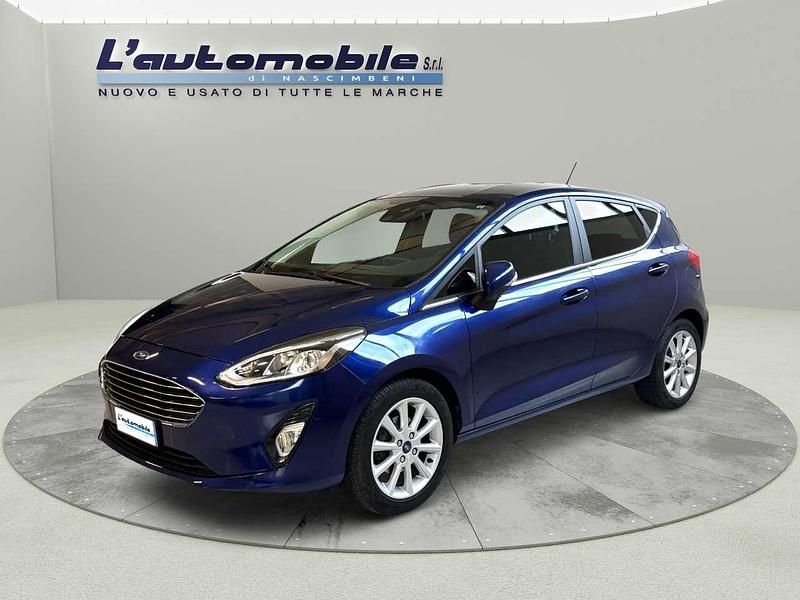Blu/azzurro Usata 2018 Ford Fiesta Titanium Tre volumi | 10.000 € (Buon prezzo) - Immagine 1/4
