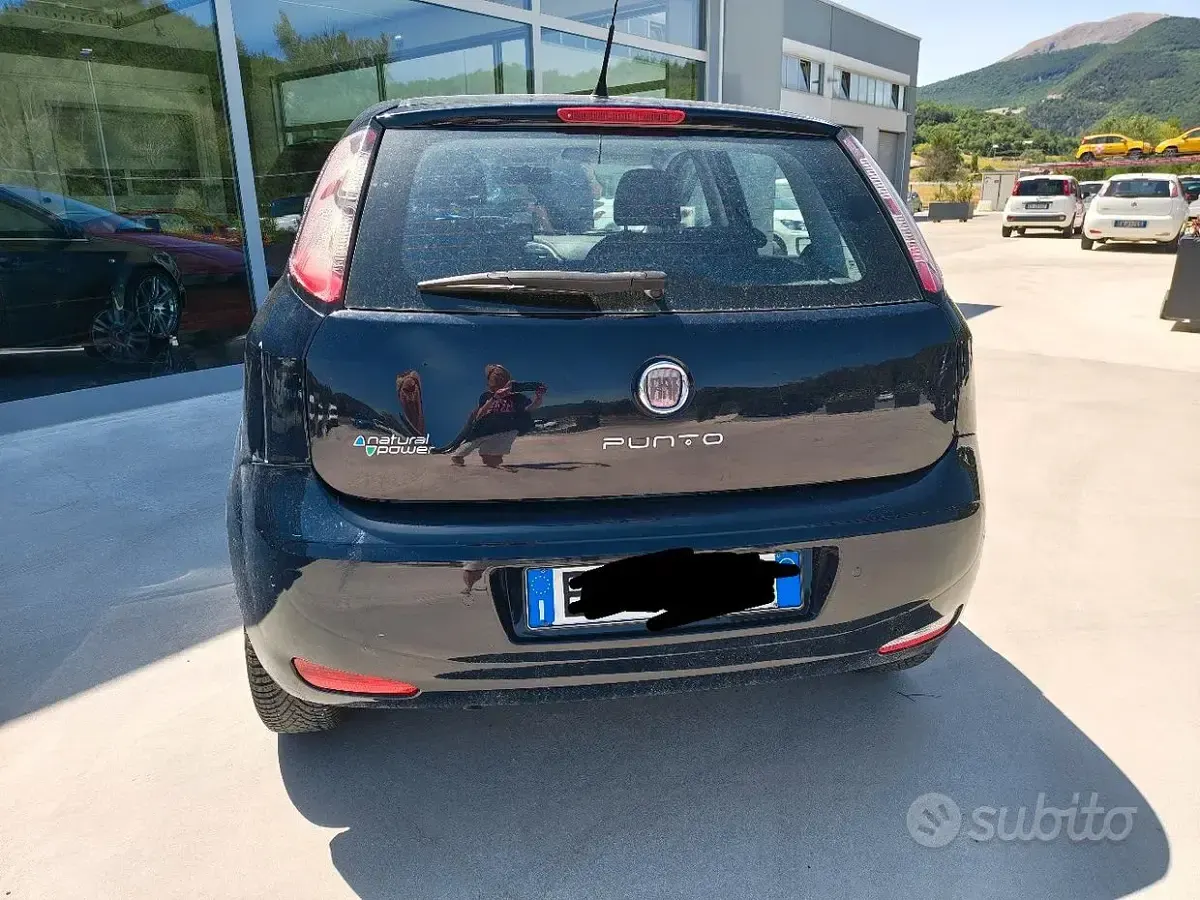 Usata Fiat Grande Punto Lounge 77 CV (56 kW) 2014 Bluazzurro Utilitaria