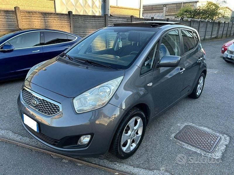 Usata Kia Venga 90 CV (66 kW) 2010 Grigio Utilitaria