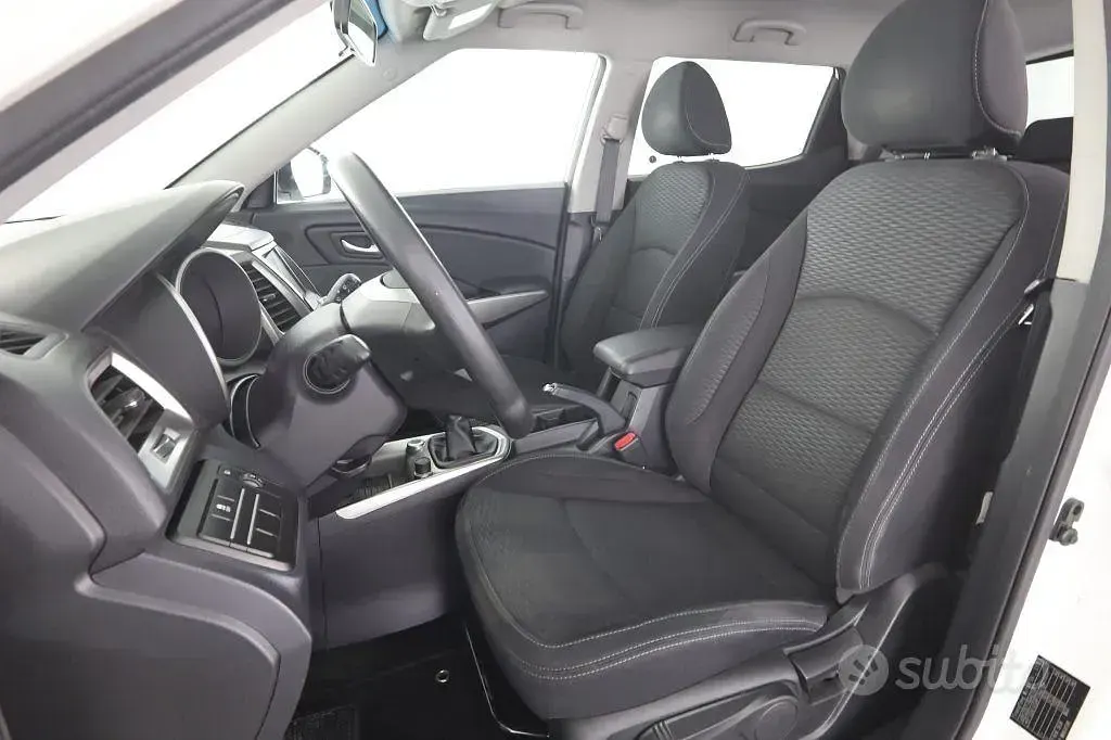 Usata SsangYong Tivoli 114 CV (83 kW) 2018 Grand white SUV
