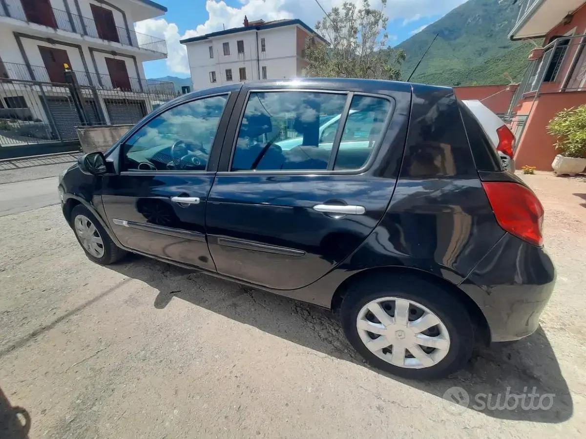 Usata Renault Clio II 85 CV (62 kW) 2010 Nero Berlina