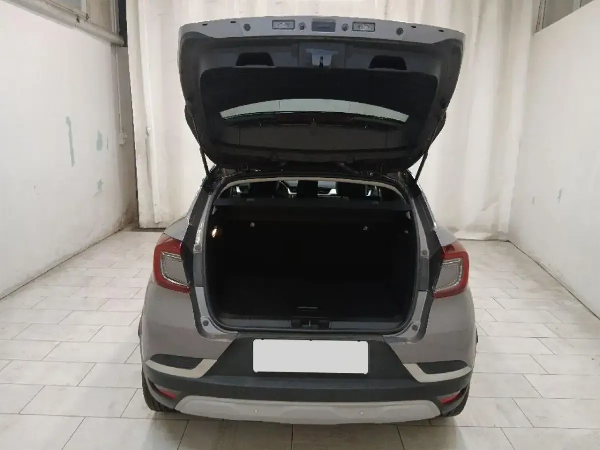 Usata Renault Captur Techno 145 CV (106 kW) 2023 Grigio SUV