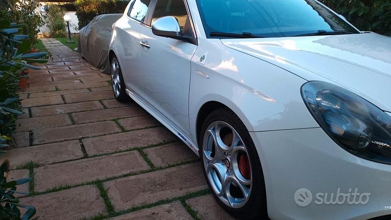 Usata Alfa Romeo Giulietta Quadrifoglio Verde 240 CV (176 kW) 2010 Utilitaria