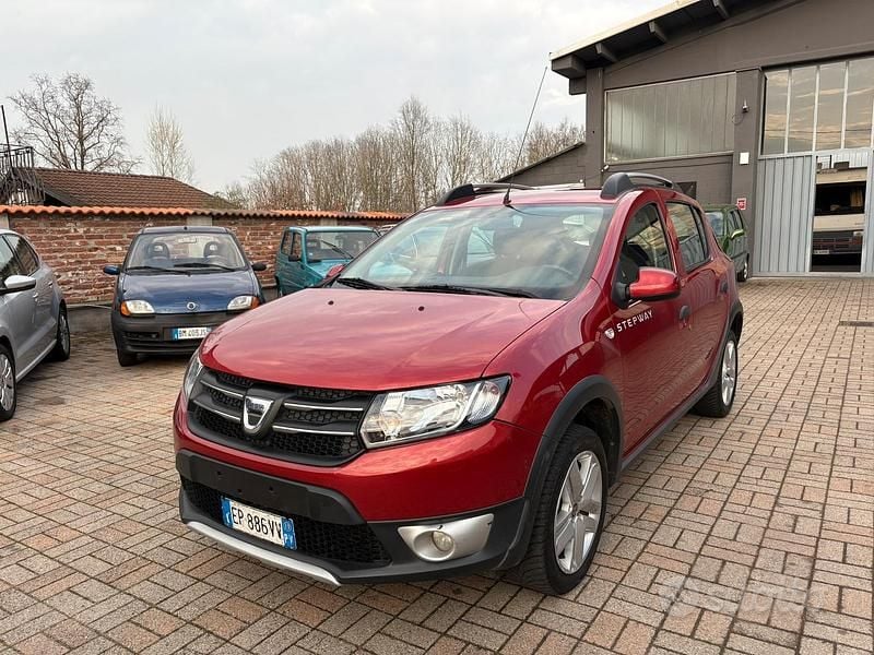 Usata Dacia Sandero Stepway 90 CV (66 kW) 2013 Rosso Berlina