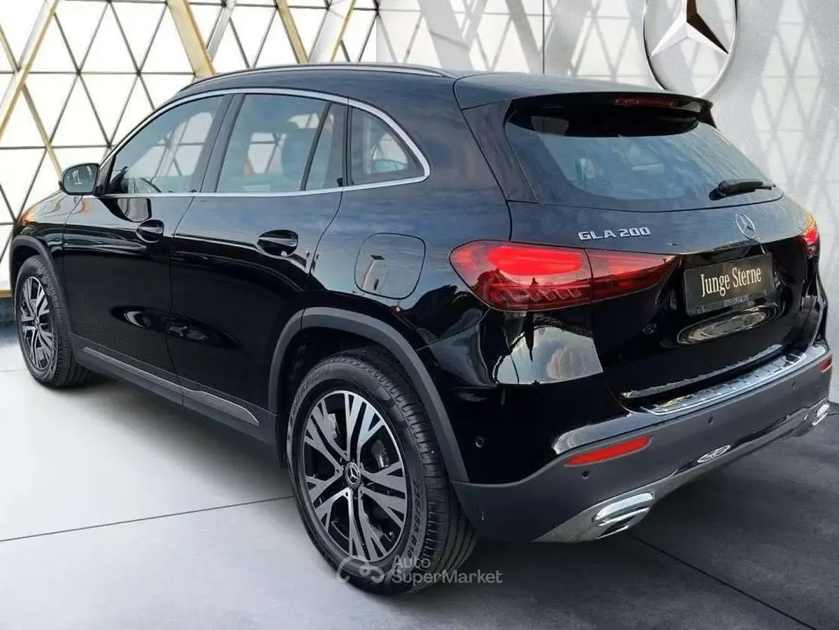 Usata Mercedes GLA200 163 CV (119 kW) 2025 Nero SUV
