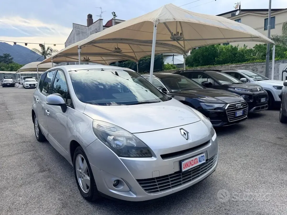Usata Renault Scénic 110 CV (80 kW) 2011 Monovolume
