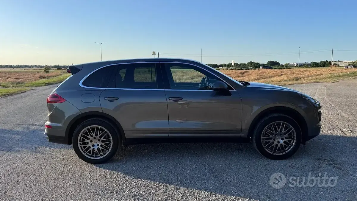 Usata Porsche Cayenne 250 CV (183 kW) 2015 Grigio SUV