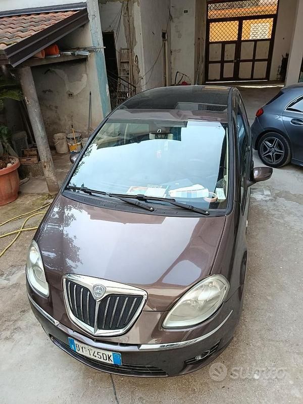 Usata Lancia Musa 95 CV (69 kW) 2007 Marrone Monovolume