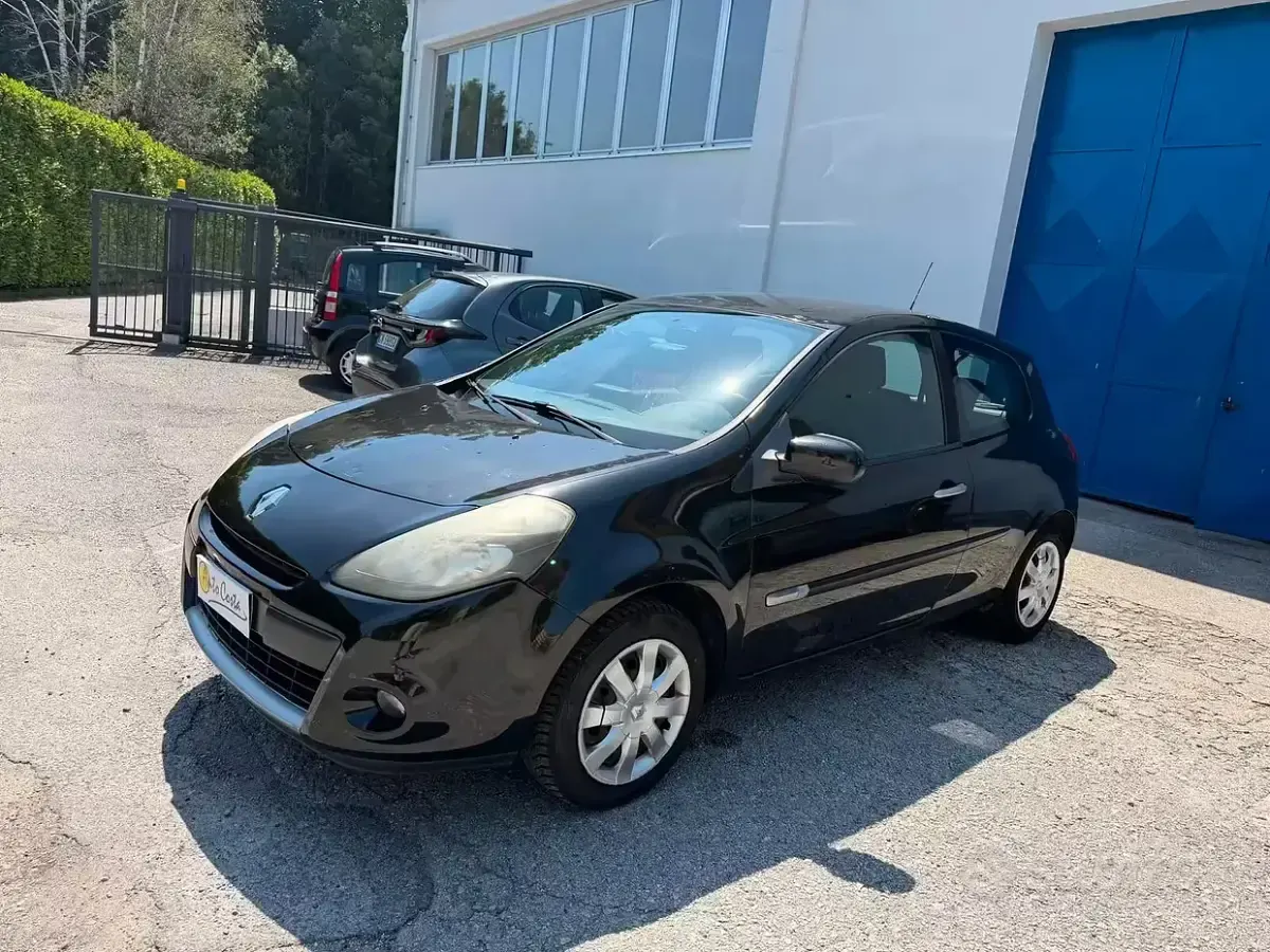 Usata Renault Clio II 75 CV (55 kW) 2010 Nero Berlina