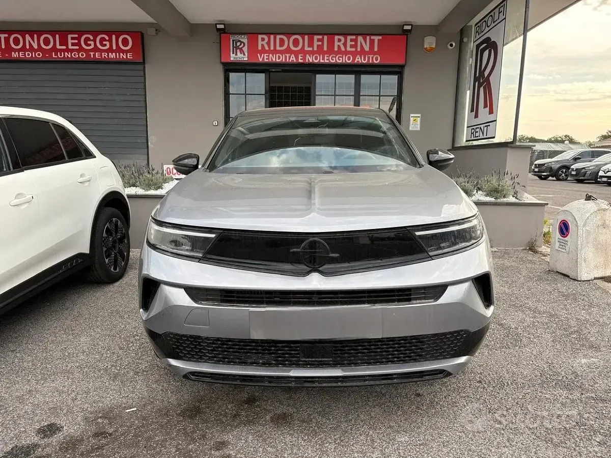 Usata Opel Mokka 131 CV (96 kW) 2025 Grigio SUV