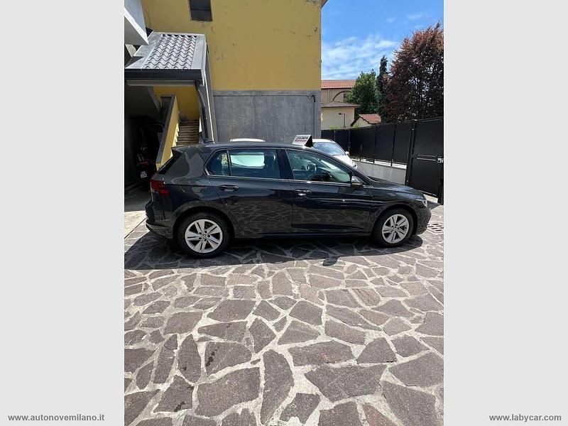 Usata VW Golf VIII Life 110 CV (80 kW) 2020 Grigio Berlina