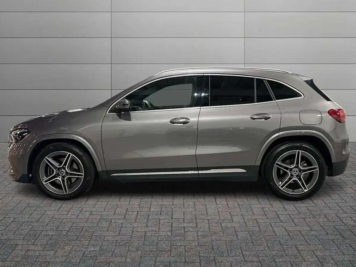 Usata Mercedes GLA200 Advanced Plus 150 CV (110 kW) 2024 Grigio montagna SUV