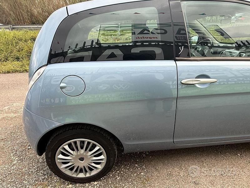 Usata Lancia Ypsilon 60 CV (44 kW) 2010 Blu Utilitaria