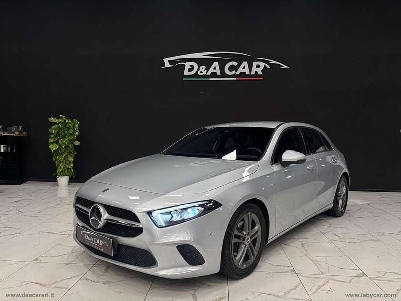 Argento Usata 2019 Mercedes A180 Business Tre volumi | 19.900 € (Ottimo prezzo) - Immagine 1/4