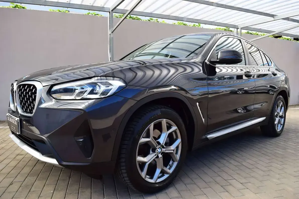 Usata BMW X4 190 CV (139 kW) 2023 Sophisto grey brillant effect SUV