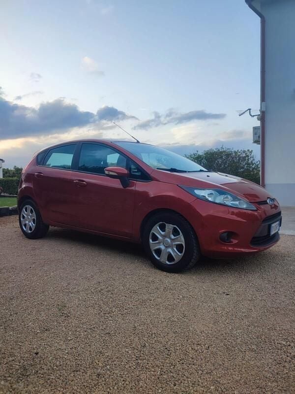 Usata Ford Fiesta 89 CV (65 kW) 2009 Rosso Utilitaria