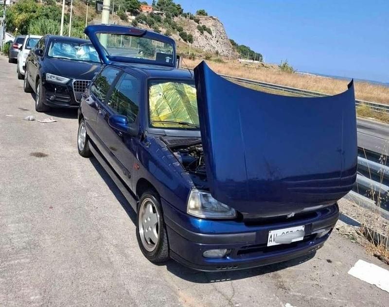 Usata Renault Clio II 75 CV (55 kW) 1998 Blu/azzurro Berlina