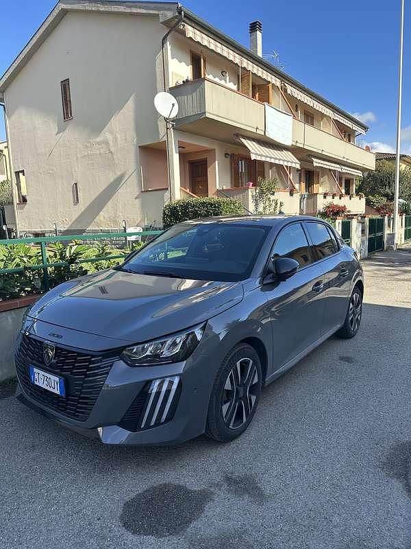 Usata Peugeot 208 Allure 101 CV (74 kW) 2024 Utilitaria