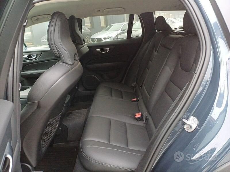 Usata Volvo V60 CC Plus 197 CV (144 kW) 2023 Blu Station wagon